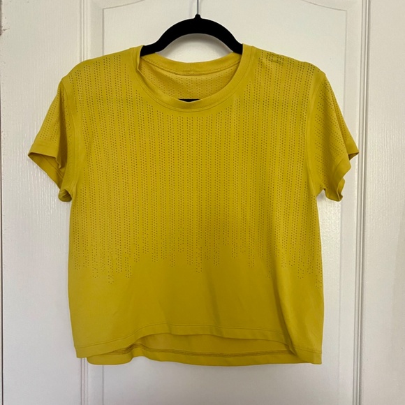EUC Lululemon Train to Be Short Sleeve Shirt Soleil - Picture 1 of 5